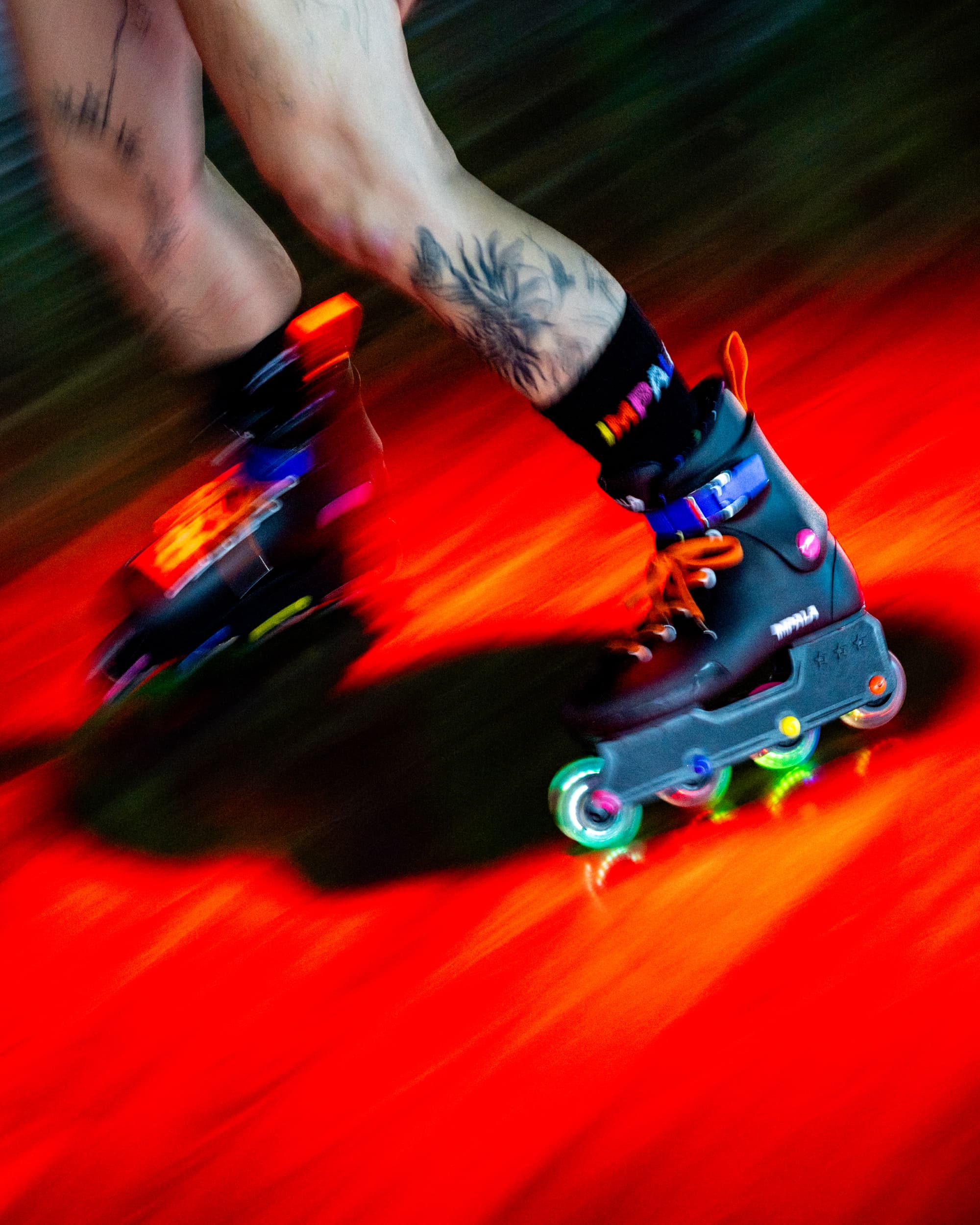 Impala Light Up Inline Wheel 4pk - Black Twinkle - Image 3